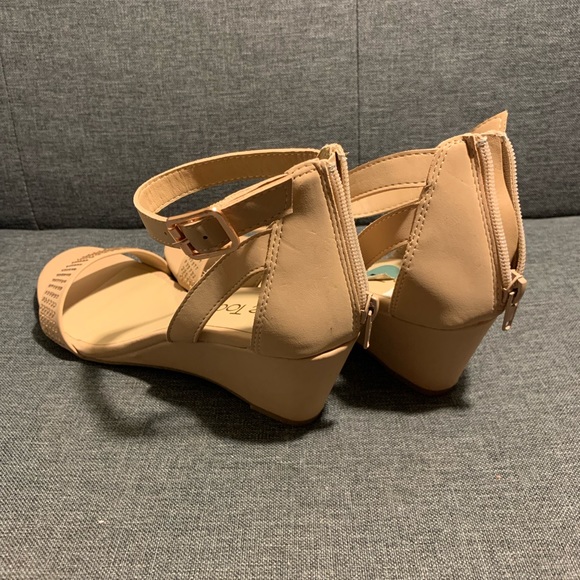 tan wedge heels - Picture 2 of 3